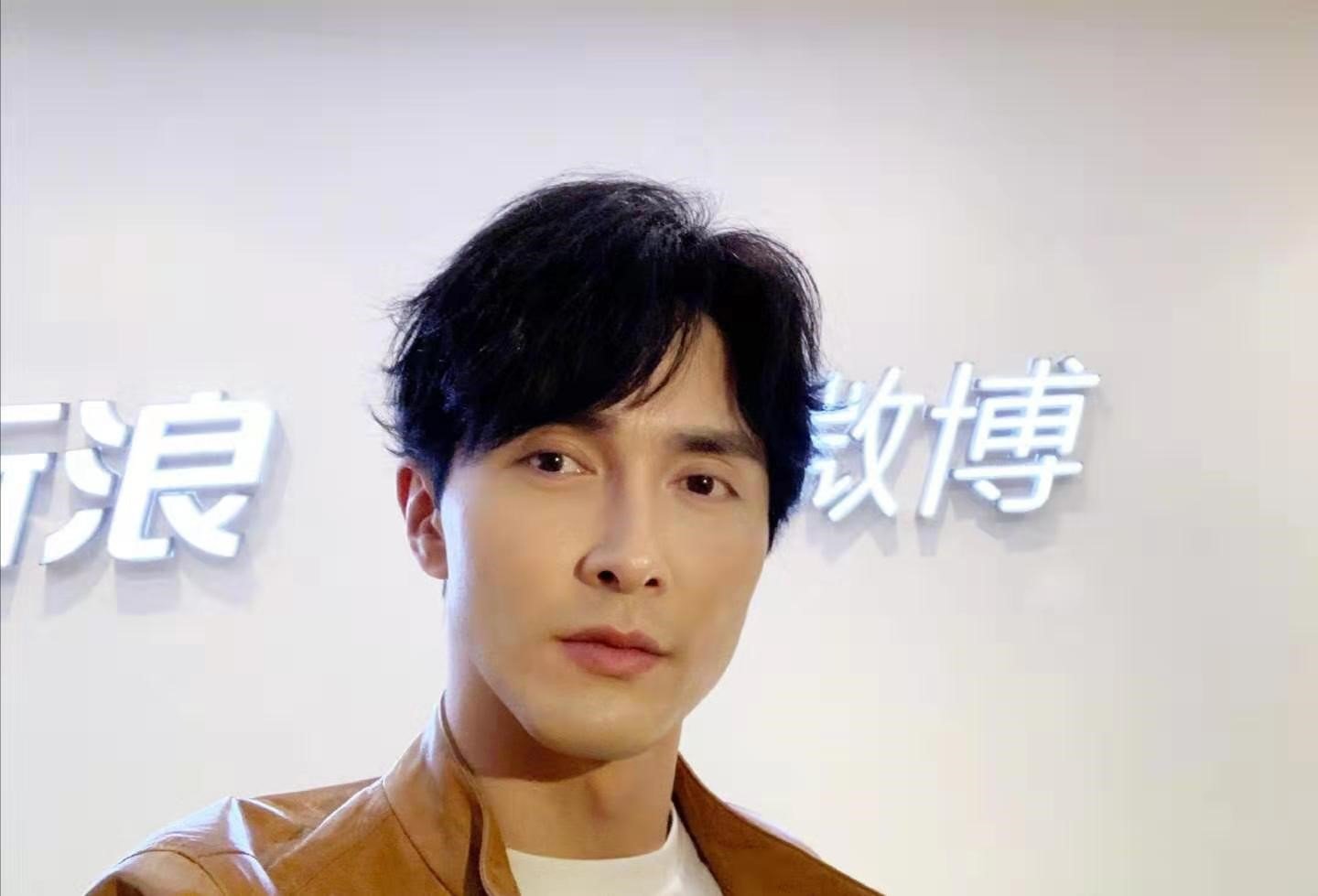 《三生三世十里桃花》中东华帝君是由谁扮演的？