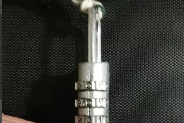 四位数密码锁如何解密码？