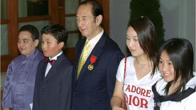 “传说中的儿子”出现了,赌王到底有多少个子女?