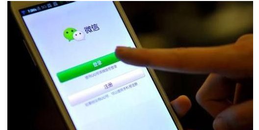女朋友回复“昂”是什么意思？