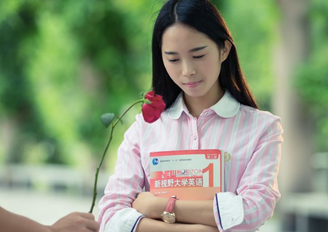 喜欢经常去酒吧的女生是怎么样的?