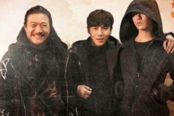 《沙海》中的张日山跟梁湾最后在一起了吗?