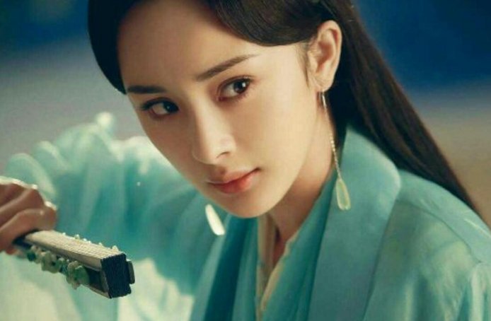 她是远古神祗的后人，是上神，更是青丘女帝，白浅的身份为何这么高？