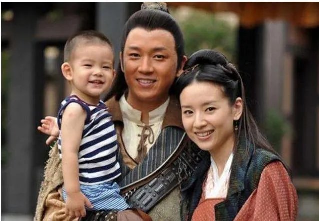 为什么说董洁是高开低走的谋女郎,她被造谣再婚产女为什么还挨骂?