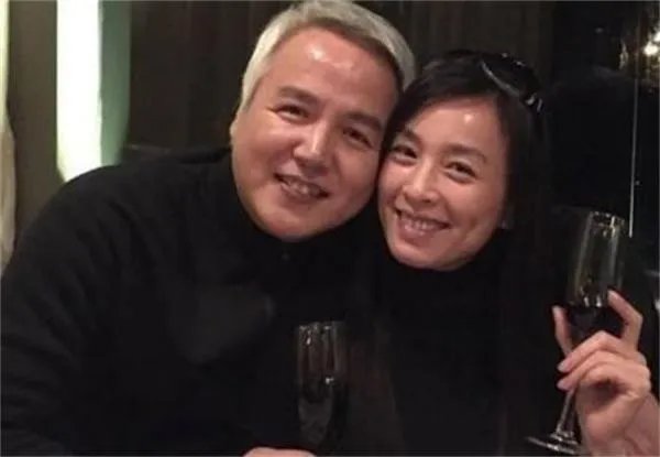 张庭为怀孕做了9次试管扎了1000多针，还有哪些女明星为怀孕受尽折磨？