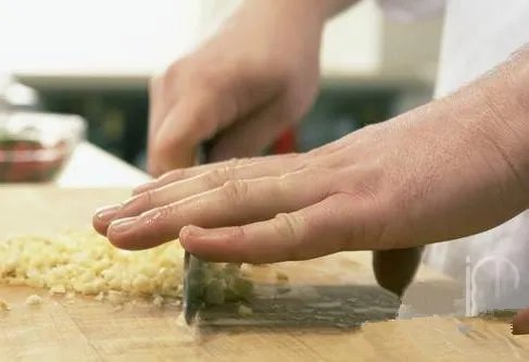 大蒜这样吃才抗癌 90%人吃法都错了(图文)