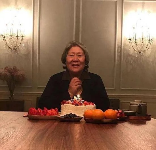 窦靖童给奶奶庆生,如何评价窦靖童的性格?