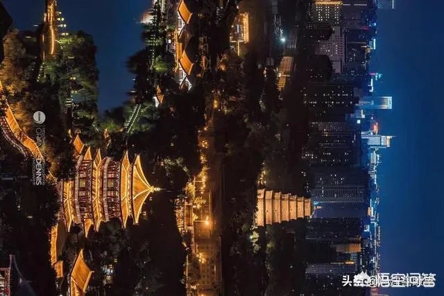 故宫首次晚间开放,你觉得是故宫的灯光秀漂亮,还是西安大唐不夜城漂亮?