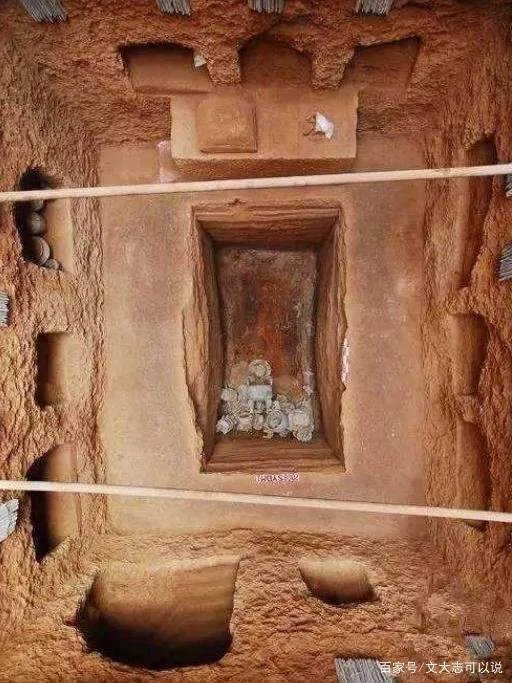 千年古墓有9条盗洞,文物却一件也没丢,专家打开石棺后发现了什么?