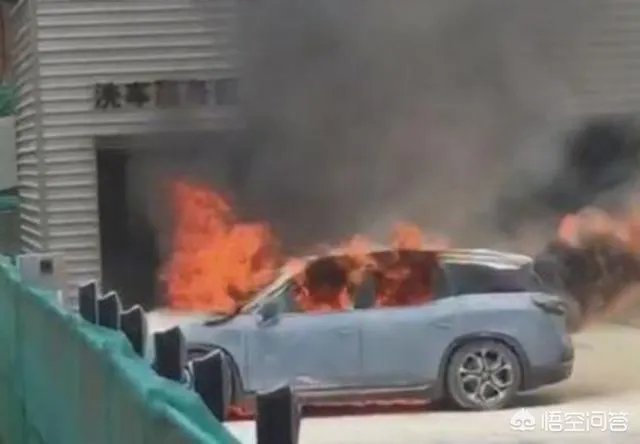 上海特斯拉自燃起火,车主后怕:晚半个小时我就在车里了, 你怎么看?