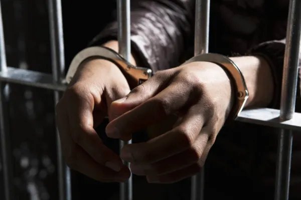吉林男子因长得像越狱犯朱贤健,3天被抓5次,他们之间究竟有多相似?