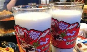 重庆商家推出了火锅奶茶,这一新品会吸引更多的顾客前往吗?