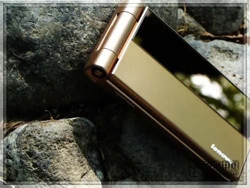 “镜”美混搭风 联想自动翻盖P82评测