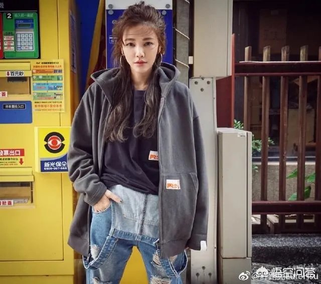 现在50岁的女人,化妆能化成20岁吗?