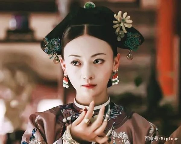 吴谨言和洪尧恋情曝光疑似同居,你觉得他们二人般配吗?