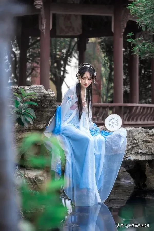 人像摄影中,你认为旗袍与汉服哪个更能拍出中国女人的韵味?你喜欢拍哪一种服装?