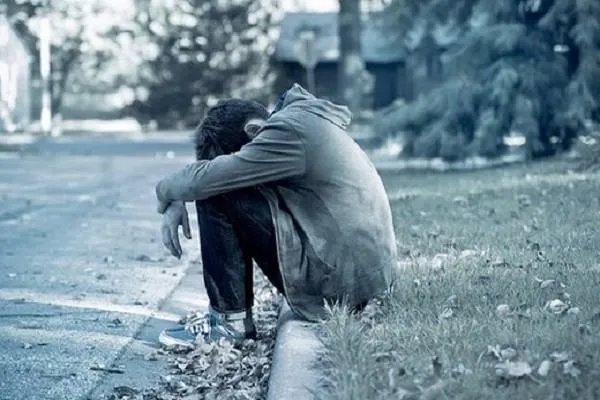 应届生2天被骗走7万元,濒临自闭,遭遇人生低谷应该如何走出来?