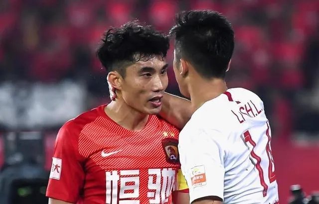 恒大2-0击败上海上港积分反超国安,上海上港此场怎么会错失这个机会?大家怎么看?