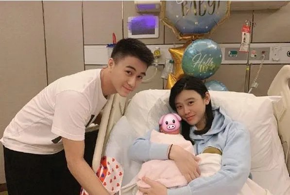 何猷君陪奚梦瑶做产检,你怎样看待他们之间的感情?