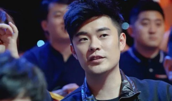 张子萱陈赫罕见秀恩爱,上演摸头杀,他们为什么这么甜蜜?