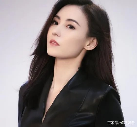 张柏芝为小儿子庆生，小王子近照是不是太像妈妈了？