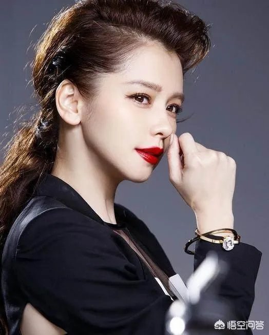 49岁许晴直播卸妆、素颜似少女，哪些女星年龄越大越有韵味？