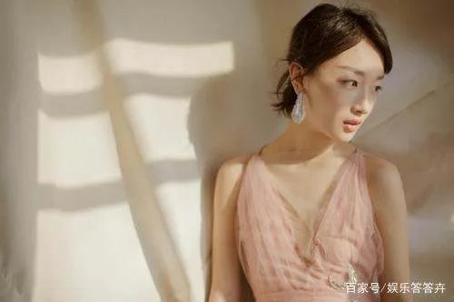 张艺谋是怎么发现了周冬雨?
