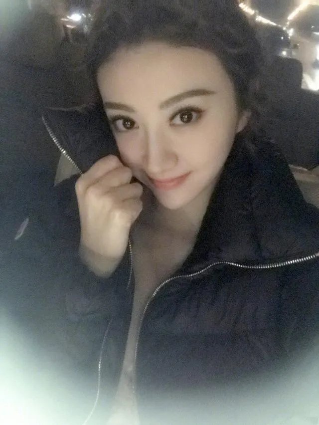 景甜大胆晒秋裤获赞7万,为了暖和不要时尚了吗?