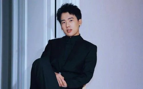 张一山饰演的鹿鼎记又扑街了,内地有哪些演员适合韦小宝?