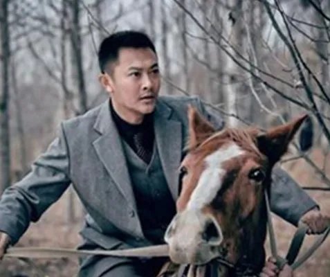 印小天和曹颖激吻照怎么回事? 双方回应各不同