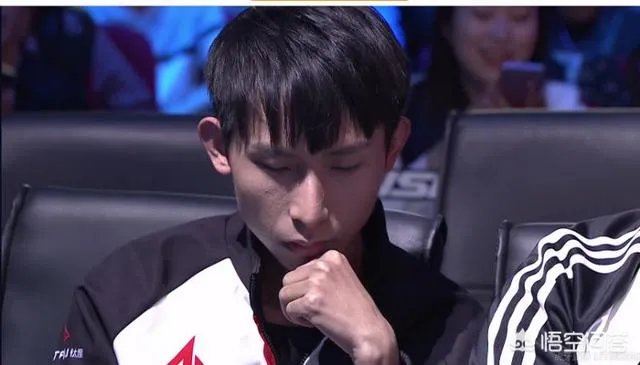 如何看待AG超玩会的战绩不佳,粉丝让月痕背锅,而不是俱乐部?