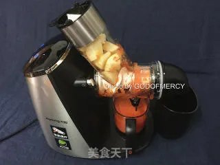 夏季美容美体的秘密:原汁原味的木瓜胡萝卜汁