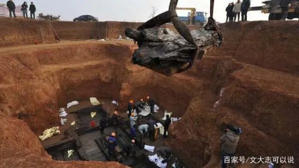 千年古墓有9条盗洞,文物却一件也没丢,专家打开石棺后发现了什么?