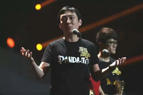 王思聪穿黄色奢华滑雪服现身张家口,遭到了网友怎样的调侃?