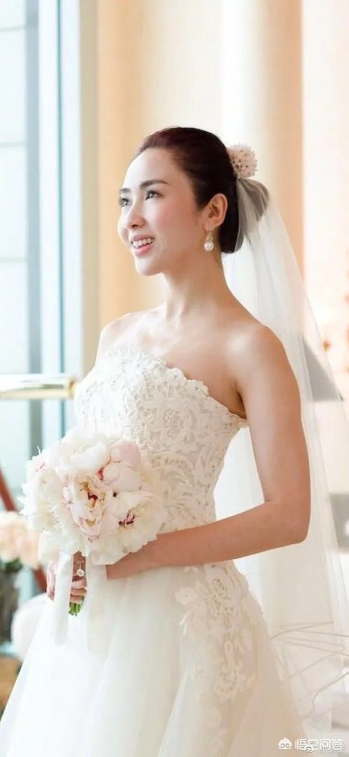 49岁许晴直播卸妆、素颜似少女，哪些女星年龄越大越有韵味？