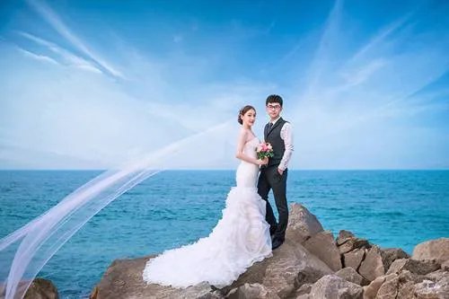 海南三亚拍婚纱照贵吗 几月份去三亚拍婚纱照合适