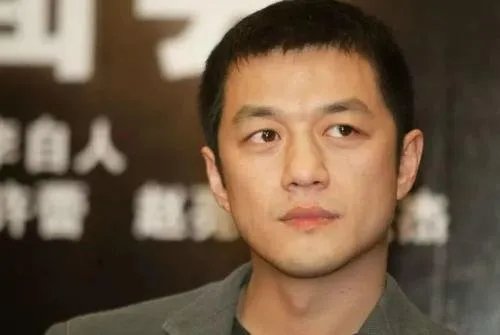 李亚鹏拖欠4000万一案重审,官方对此作出了怎样的解释?