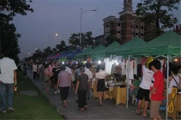 孟婆汤摊位散场后垃圾遍地,摆地摊如何注意环境卫生?