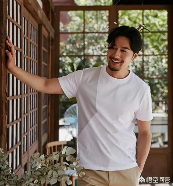 男士如何选择白色T恤?