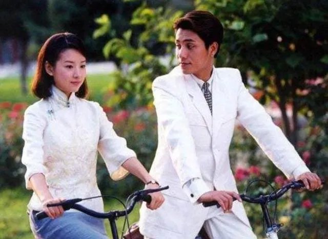为什么说董洁是高开低走的谋女郎,她被造谣再婚产女为什么还挨骂?