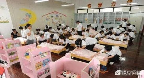 中概教育板块暴跌,上市公司红黄蓝股价直接崩盘,你是如何看待这样的现象的?
