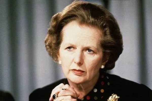 撒切尔夫人的葬礼为什么可以得到英国女王的出席？