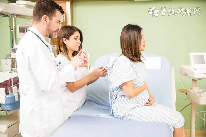 问有关于健康的话题，请问什么是脊髓炎？该病怎样治疗？