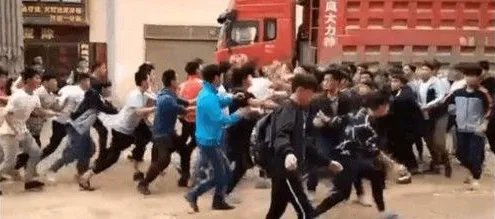 50名中学生群殴是怎么回事？