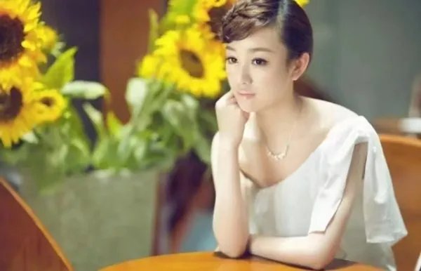 知名女星周韦彤公开承认整容，自爆后遗症很严重，你对她有哪些印象