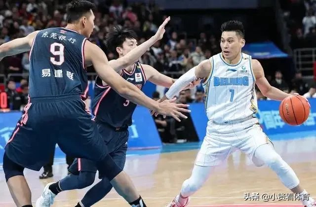 双大外的北京队不是说尽显内线威力了吗？怎么还是惨败呢？