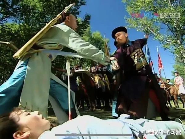 《还珠格格》的尔泰喜欢小燕子吗?