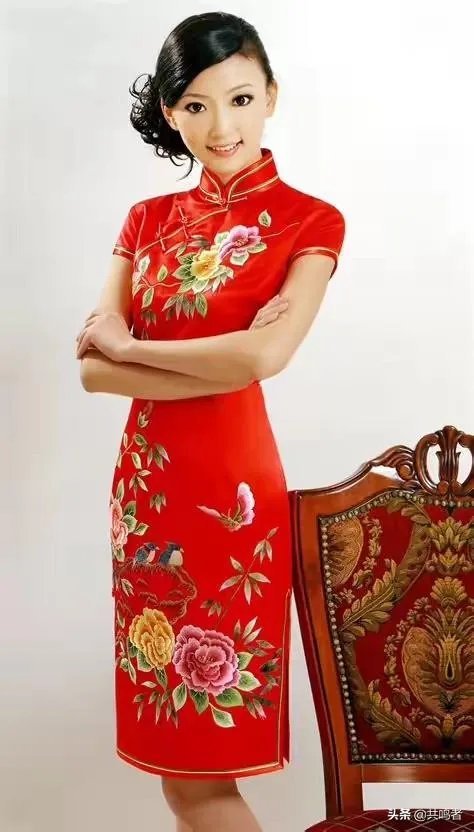 人像摄影中,你认为旗袍与汉服哪个更能拍出中国女人的韵味?你喜欢拍哪一种服装?