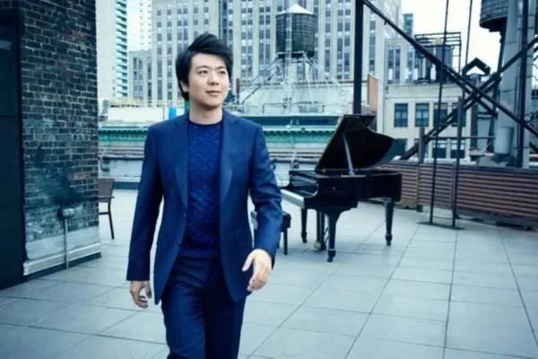朗朗因没帮老婆拿行李被网友吐槽,一个完美老公应该做到什么?