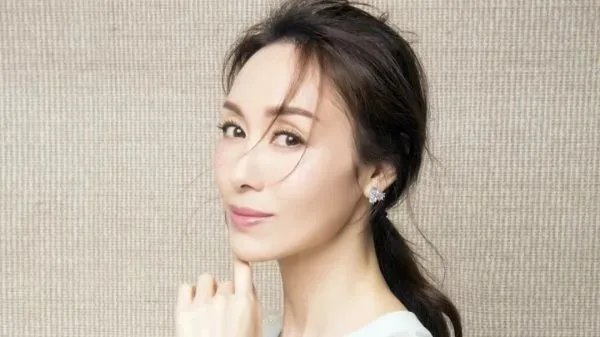 郭可盈家族聚会照曝光全是高颜值,她的家庭基因有优秀?